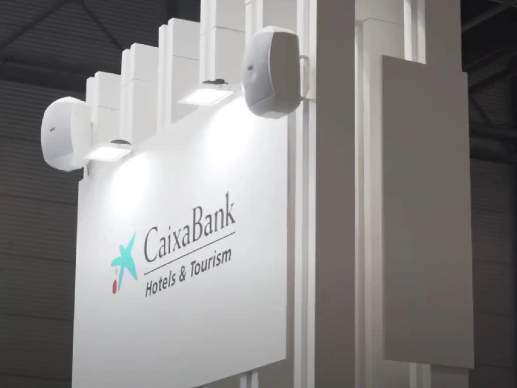 CaixaBank Apoya Al Sector Hotelero De La Comunitat Valenciana Con Una ...