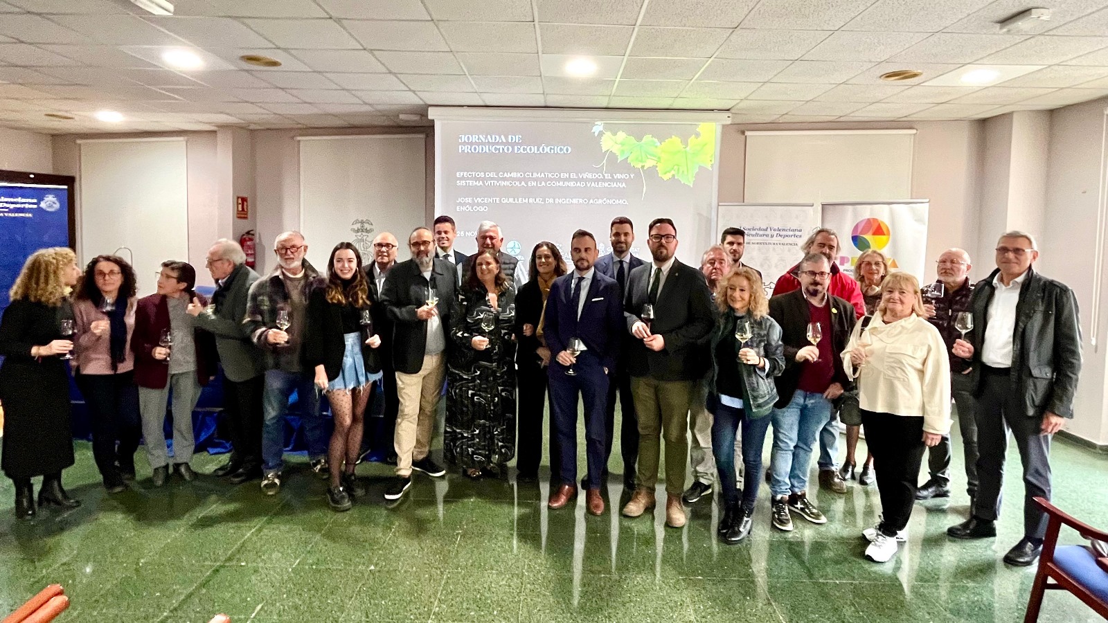El Casino de Agricultura acoge el Foro Agroalimentario de la Comunitat Valenciana y la entrega de premios de los mejores vinos ecológicos de Proava